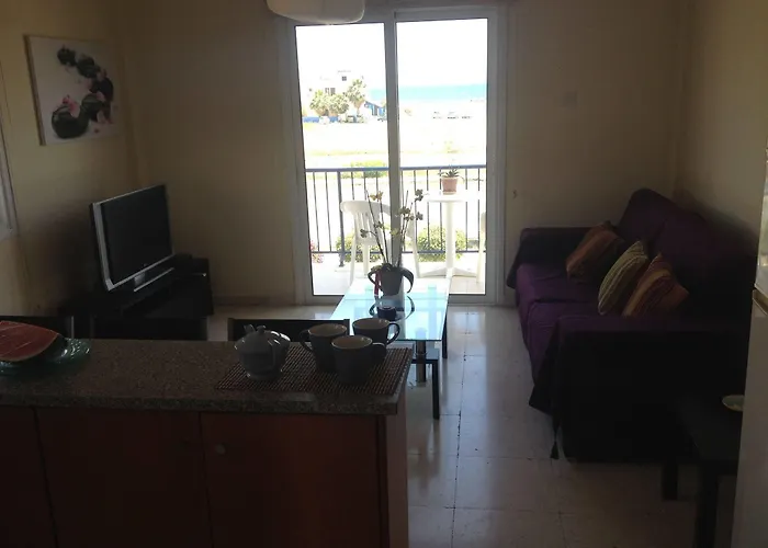 Themis * ラルナカ